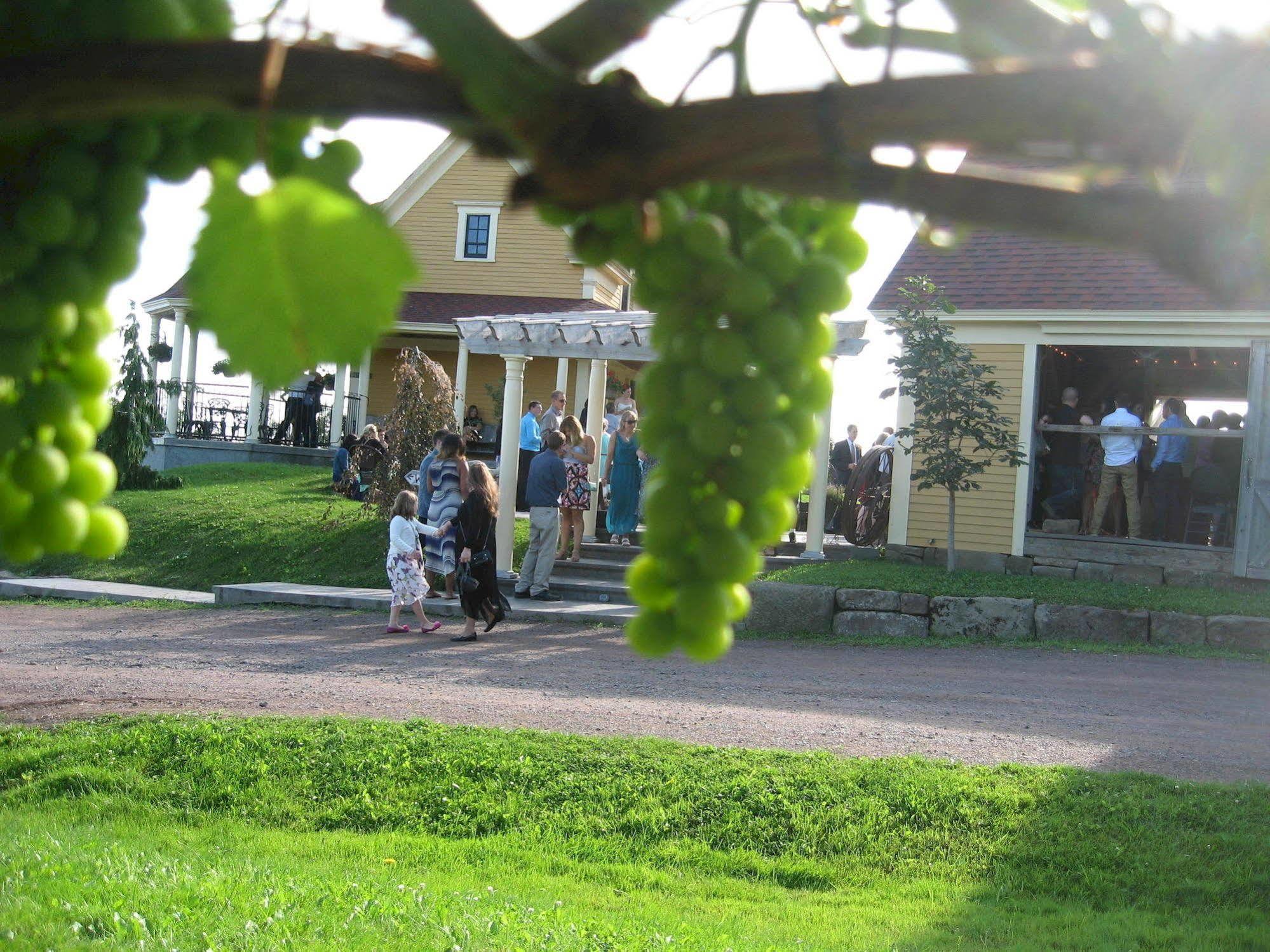 Magnetic Hill Winery Hotel Moncton Ngoại thất bức ảnh